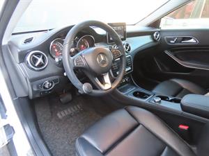 Mercedes Benz GLA Class - Vista 12