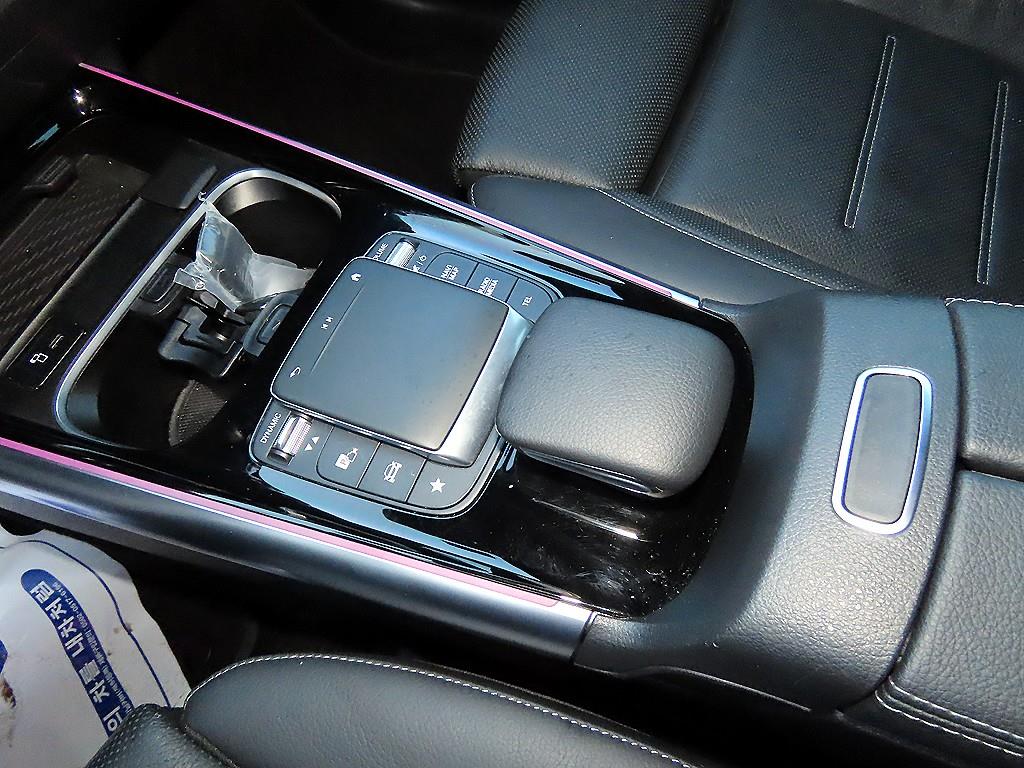 Mercedes Benz EQA - Vista 11