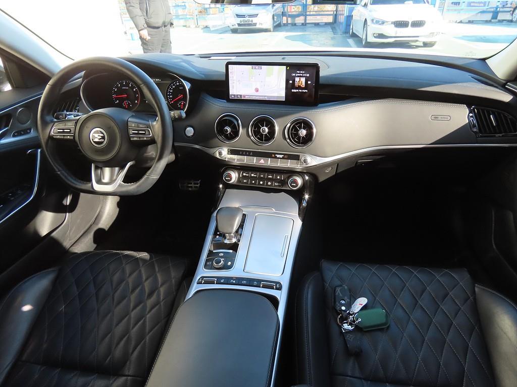 KIA Stinger - Vista 5