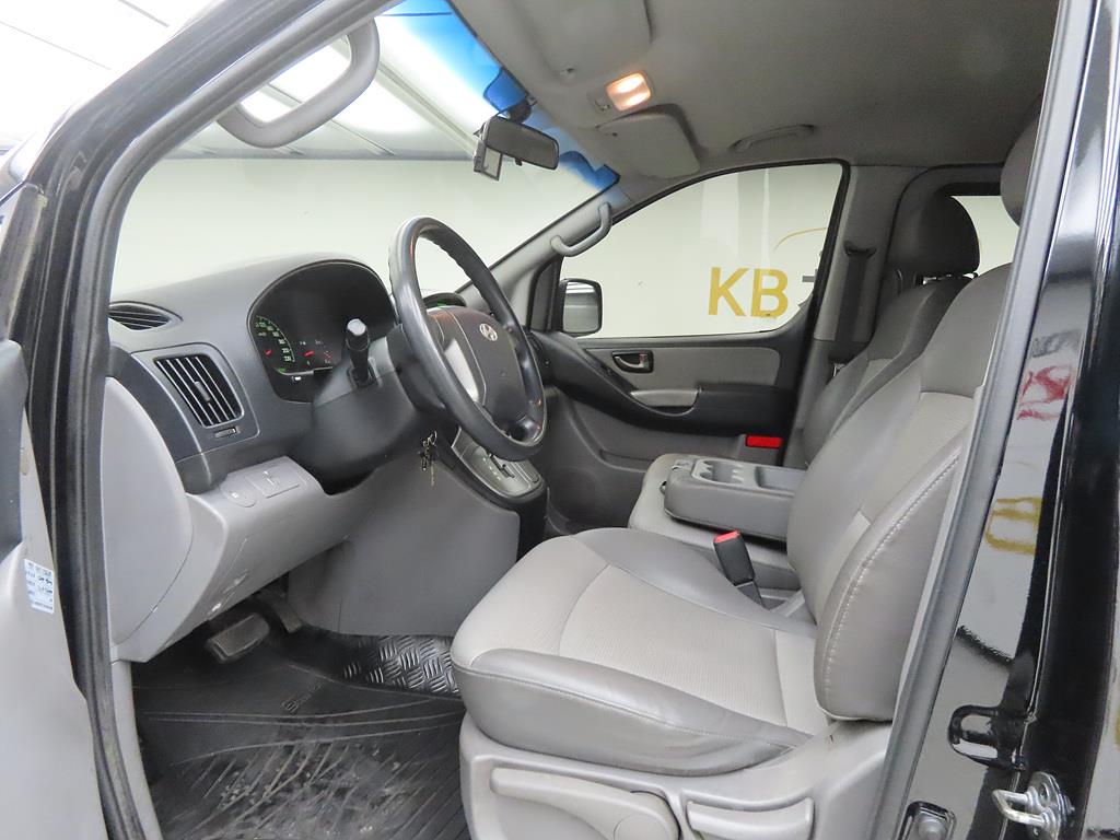 HYUNDAI Starex - Vista 5