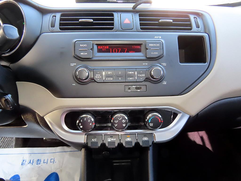 KIA Pride 2012 Blanco - Importación desde Corea - HF Imports Iquique - Foto 13