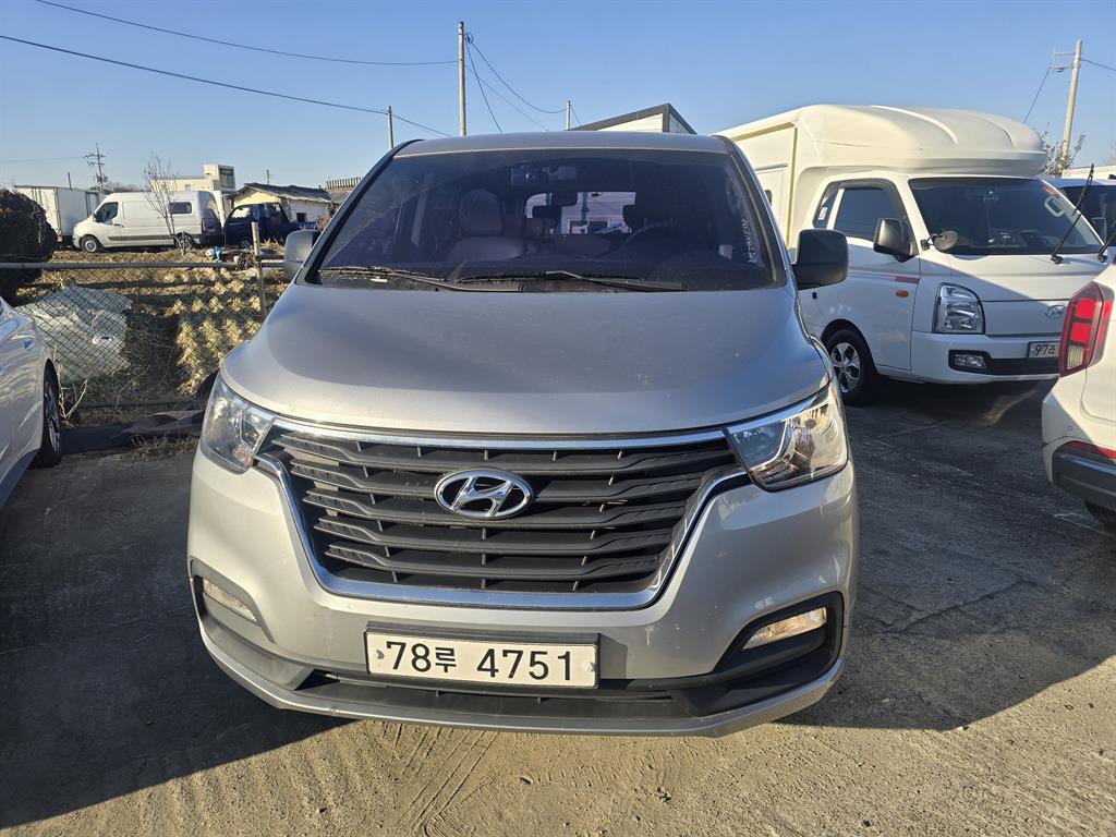 HYUNDAI Starex 2019 Gris - Importación desde Corea - HF Imports Iquique - Foto 1