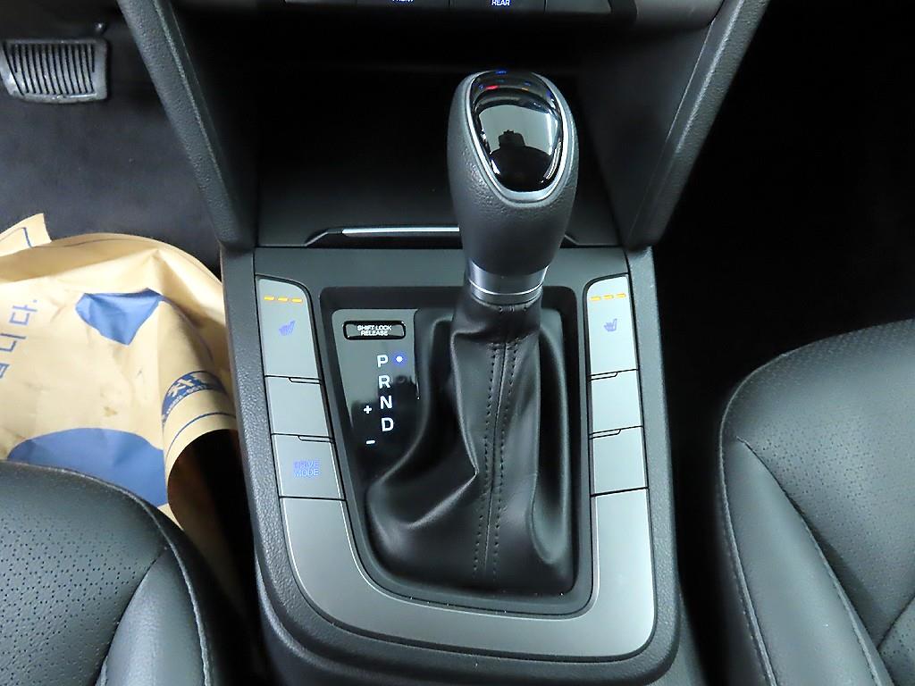 HYUNDAI Avante - Vista 10