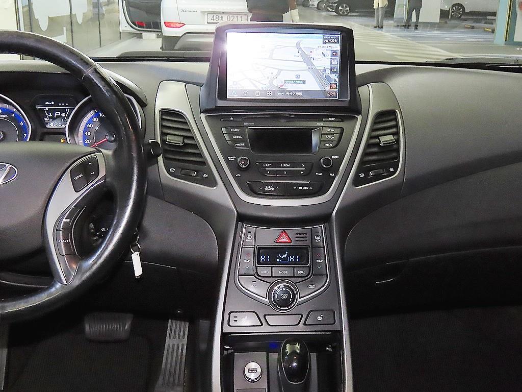 HYUNDAI Avante - Vista 11