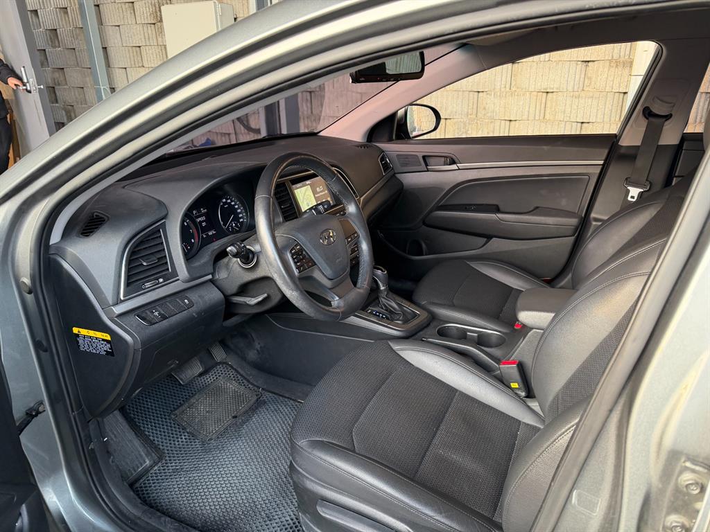 HYUNDAI Avante - Vista 4