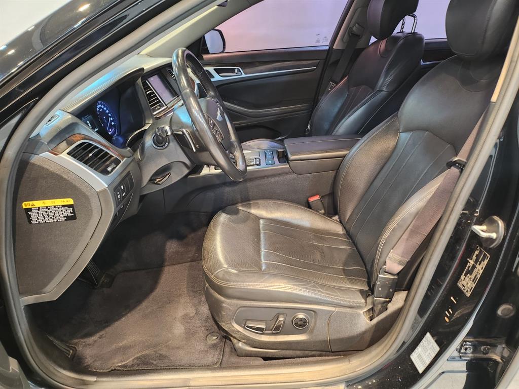 HYUNDAI Genesis - Vista 10