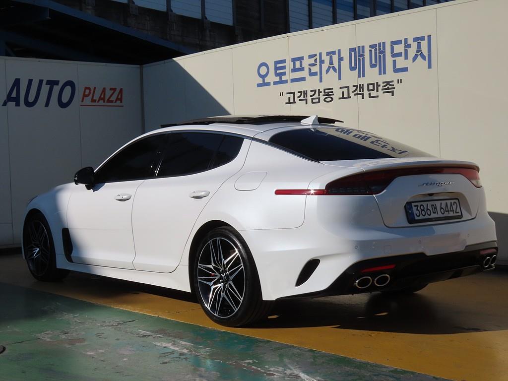 KIA Stinger - Vista 4