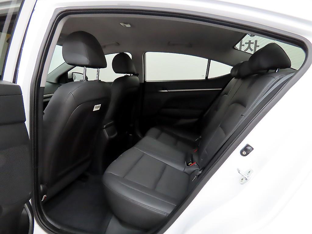 HYUNDAI Avante - Vista 6