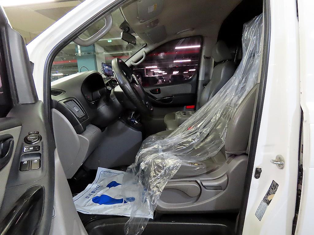 HYUNDAI Starex - Vista 6