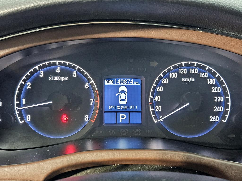 HYUNDAI Genesis - Vista 7