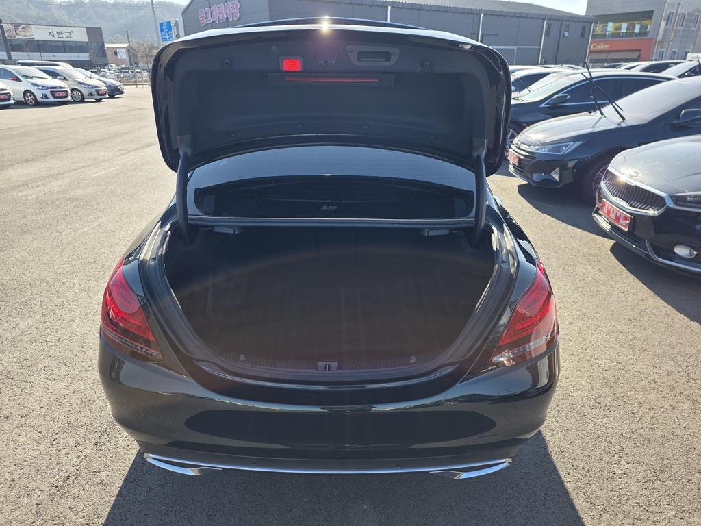 Mercedes Benz C Class 2019 Verde - Importación desde Corea - HF Imports Iquique - Foto 20
