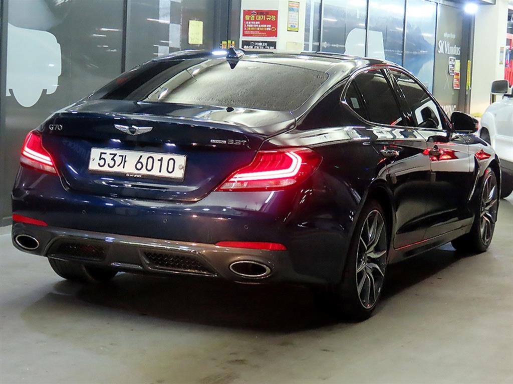 Genesis G70 - Vista 4