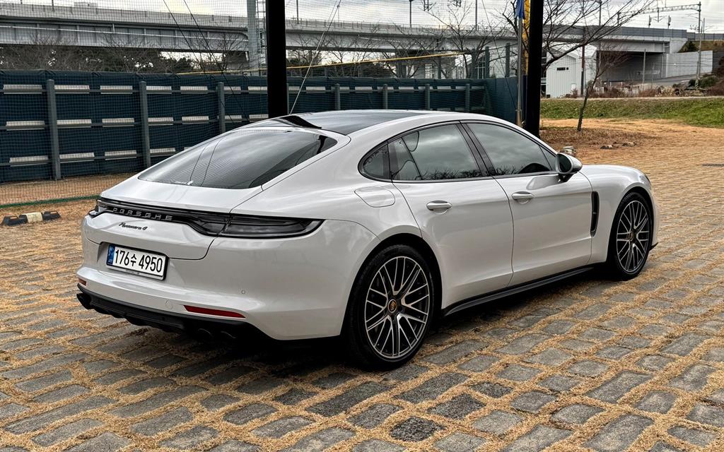 Porsche Panamera - Vista 4