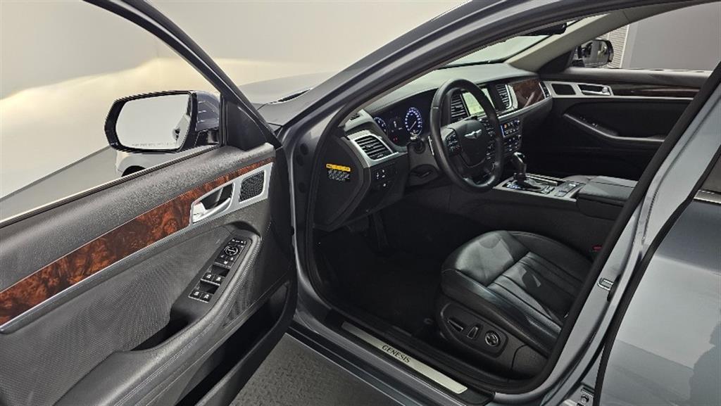 HYUNDAI Genesis - Vista 11