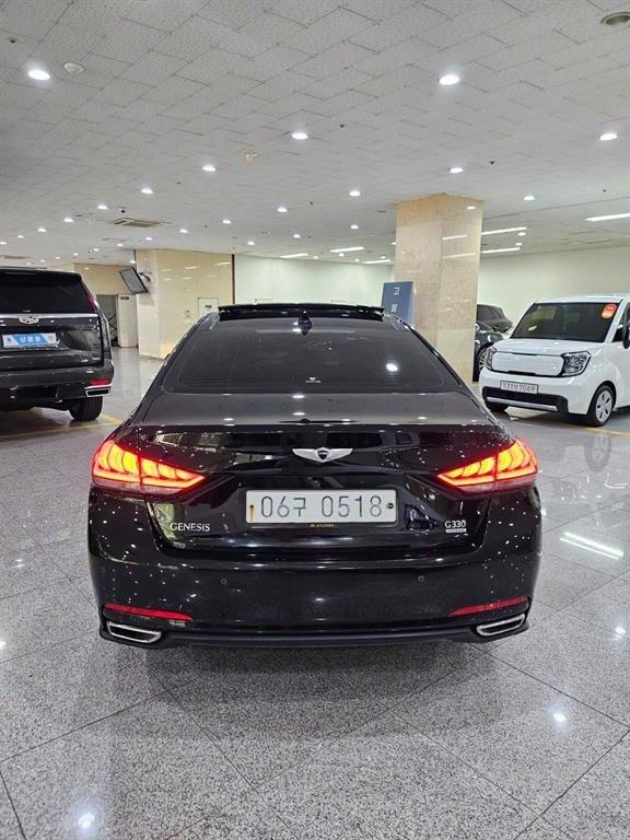 HYUNDAI Genesis - Vista 4