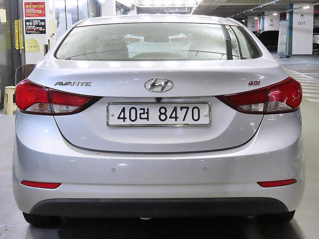 HYUNDAI Avante - Vista 5