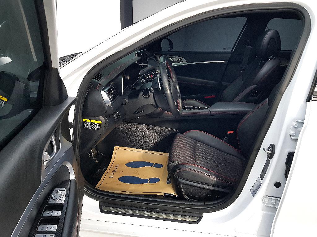 Genesis G70 - Vista 8