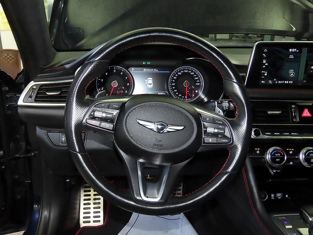 Genesis G70 - Vista 8