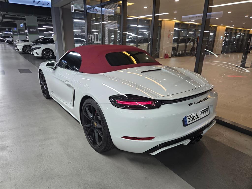 Porsche 718 - Vista 3