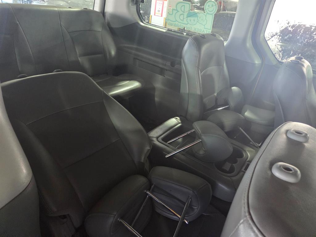 HYUNDAI Starex - Vista 8