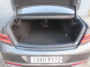 Genesis G90 - Vista 10