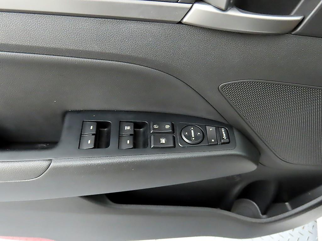 HYUNDAI Avante - Vista 11