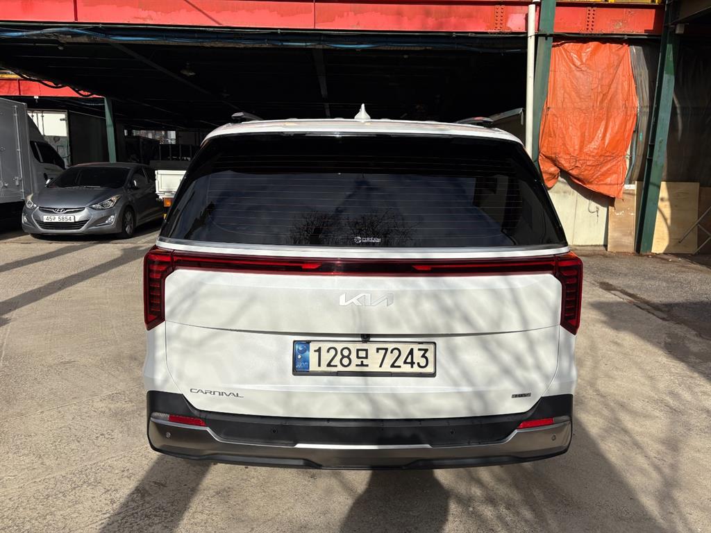 KIA Carnival - Vista 4