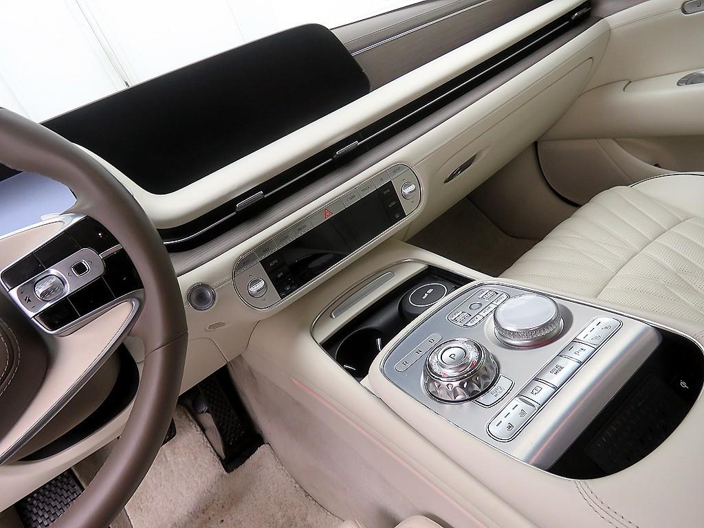 Genesis G90 - Vista 11