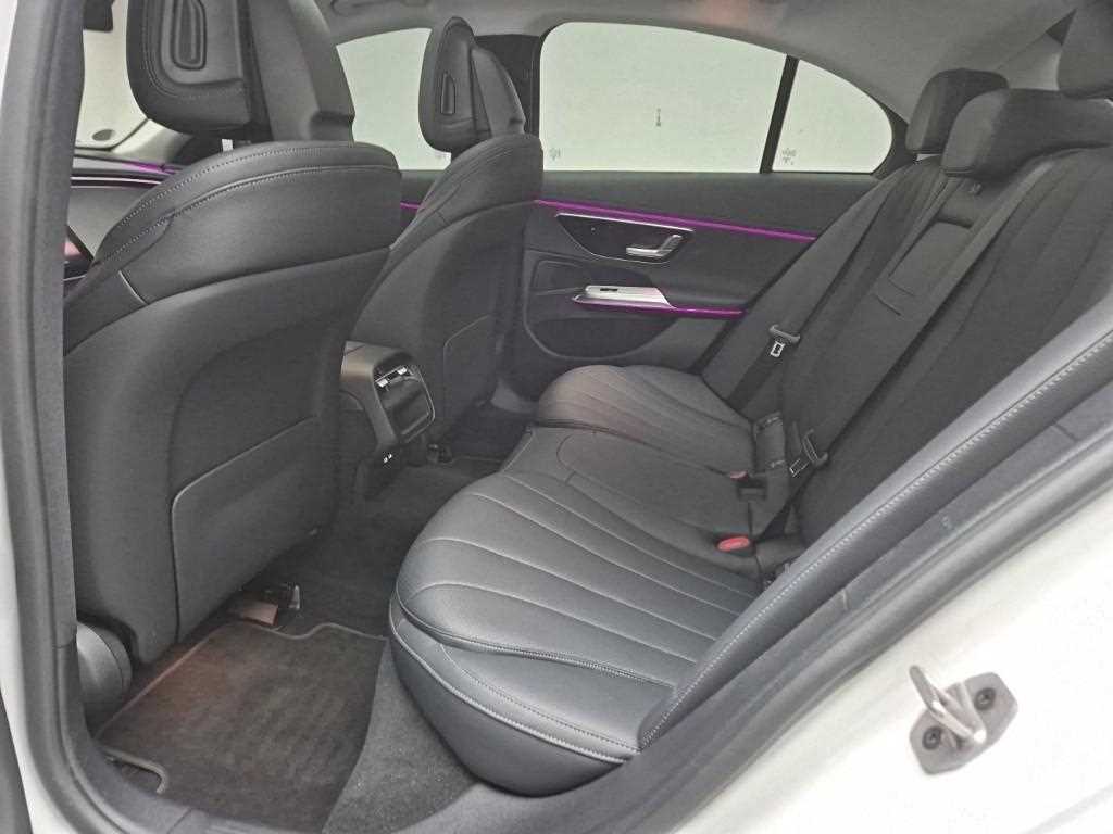 Mercedes Benz E class - Vista 12