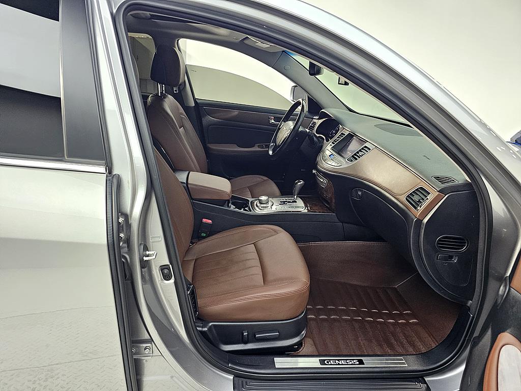 HYUNDAI Genesis - Vista 11