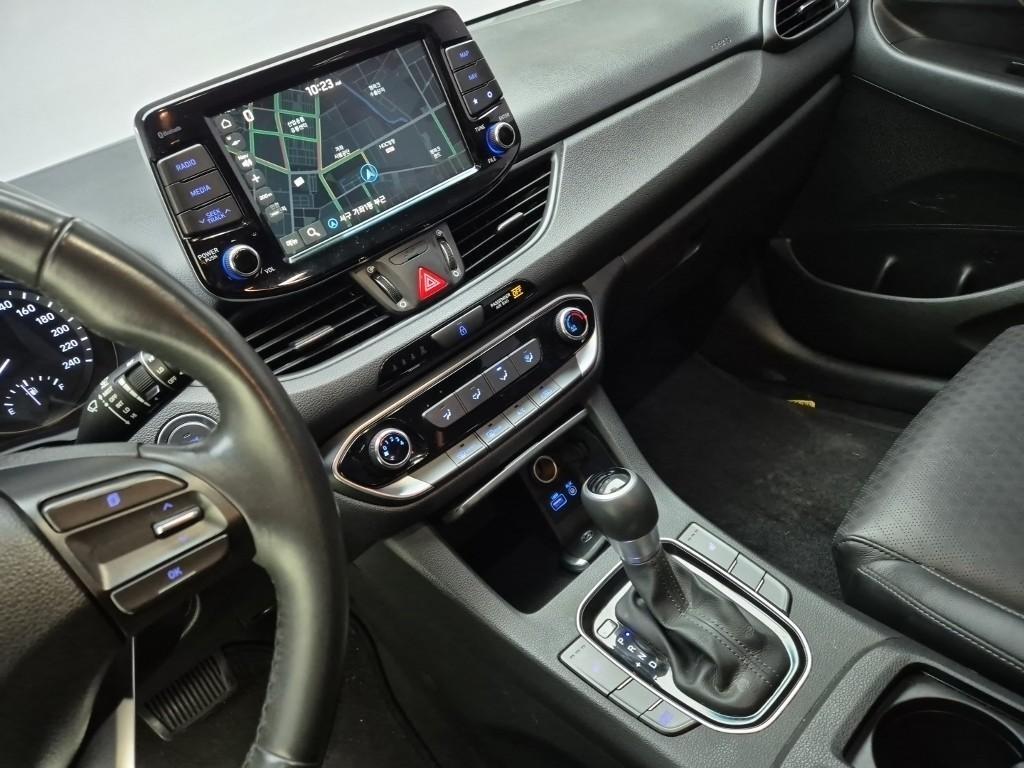 HYUNDAI i30 - Vista 10