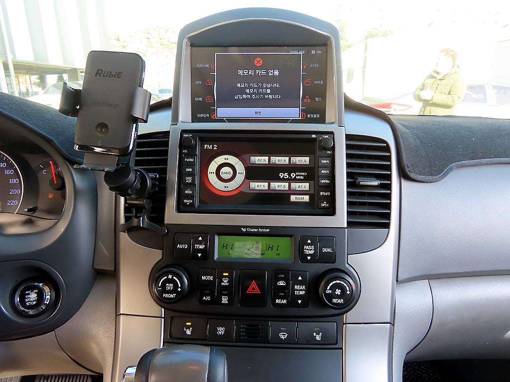 KIA Carnival - Vista 12