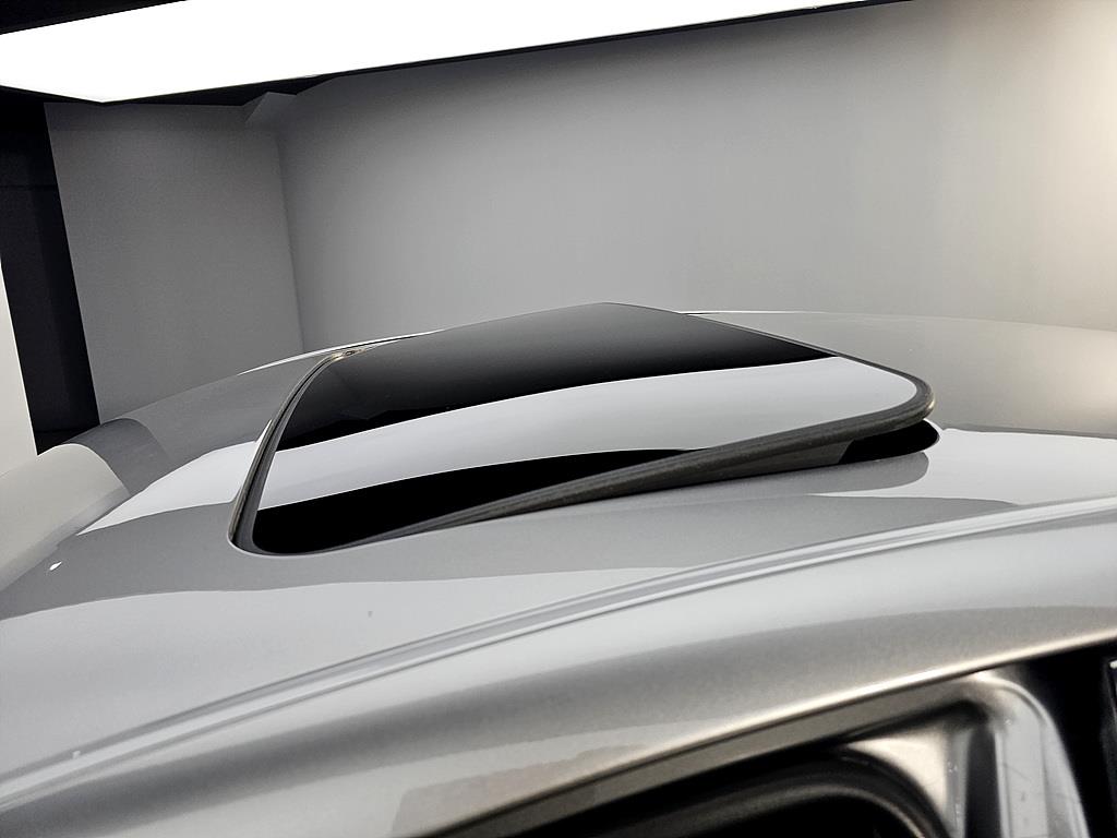 HYUNDAI Genesis - Vista 12