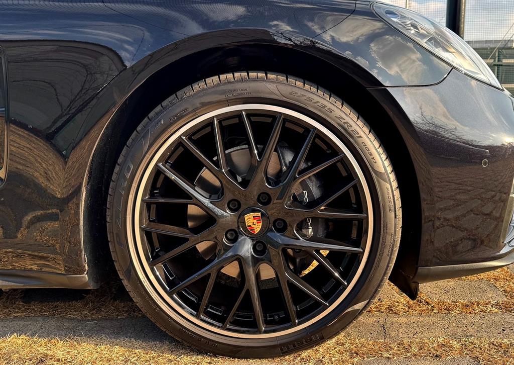 Porsche Panamera - Vista 4