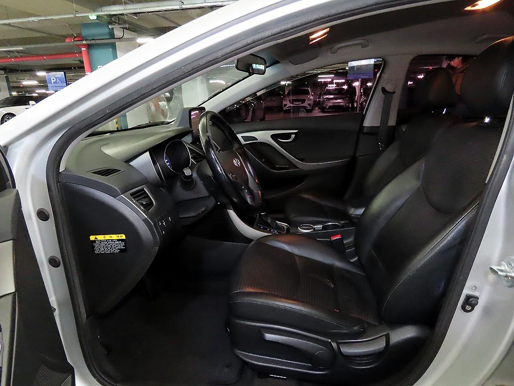 HYUNDAI Avante - Vista 6