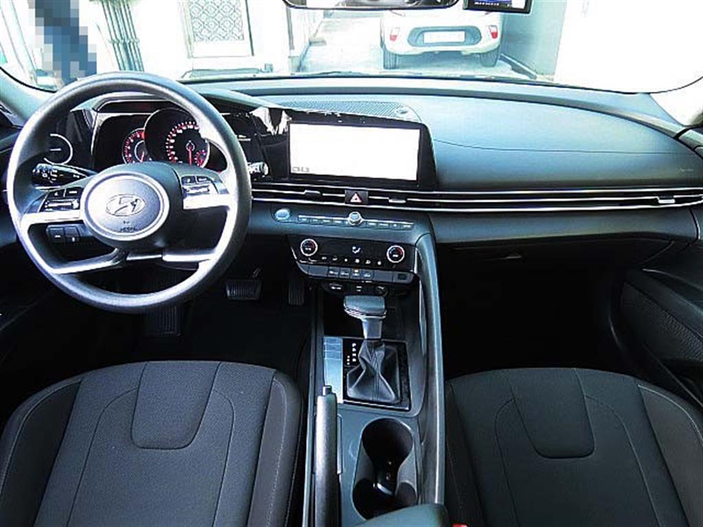 HYUNDAI Avante - Vista 9