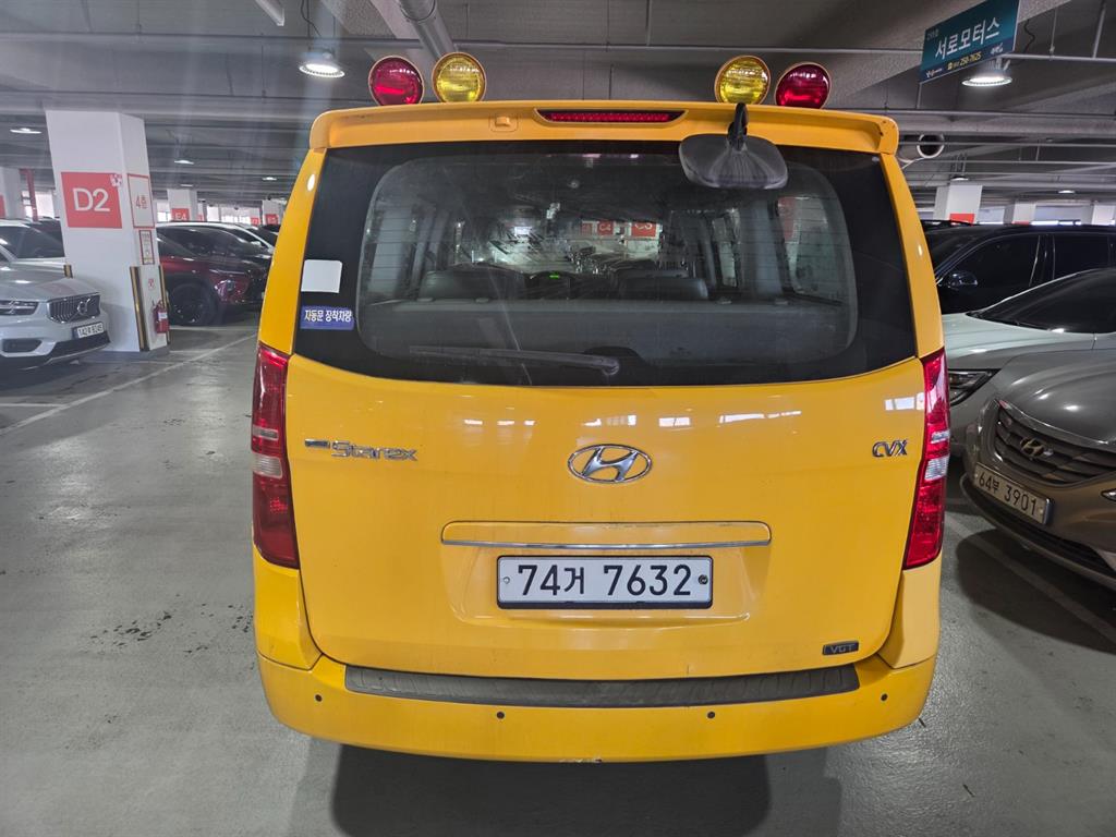 HYUNDAI Starex - Vista 4