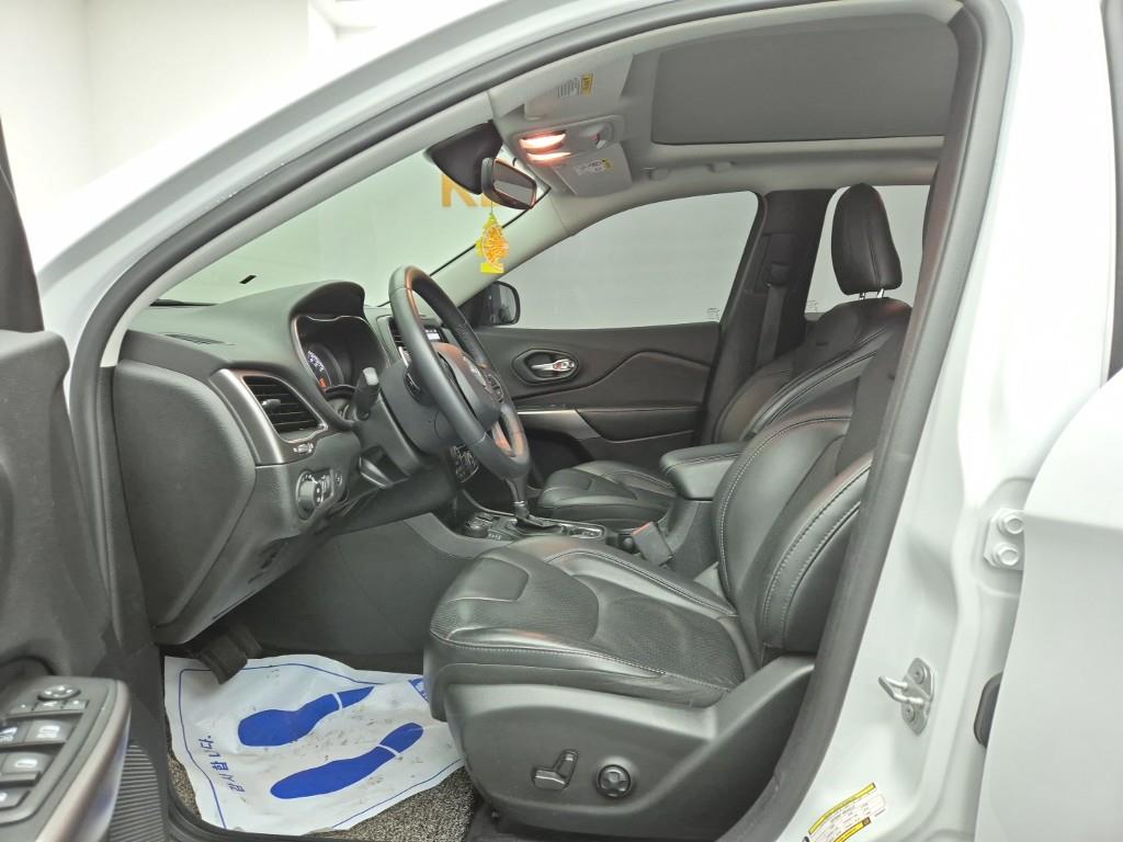 Jeep Cherokee - Vista 11