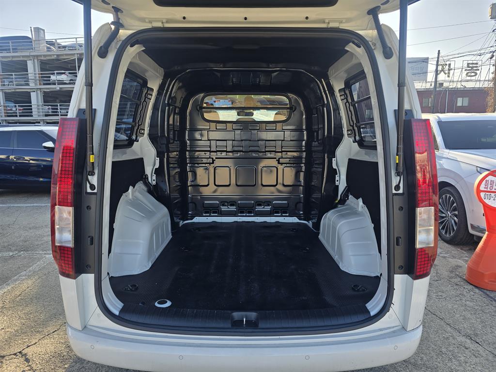 HYUNDAI Staria - Vista 4