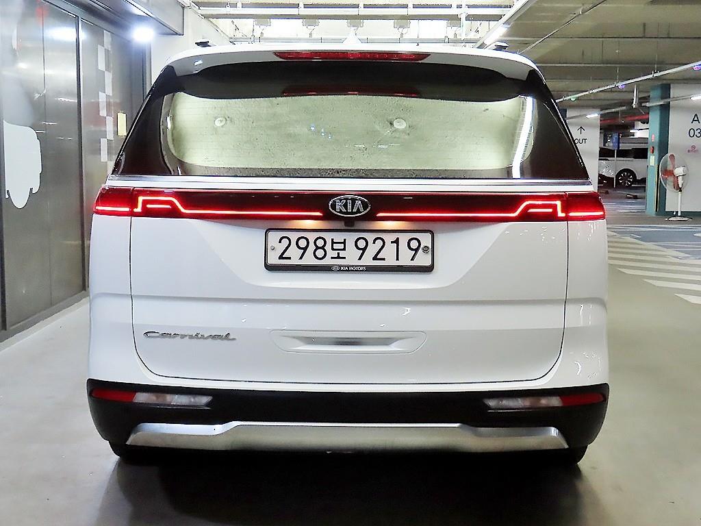 KIA Carnival - Vista 5