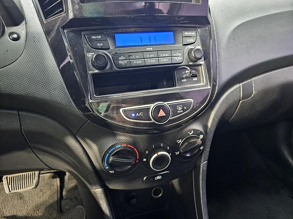 HYUNDAI Accent 2012 Blanco - Importación desde Corea - HF Imports Iquique - Foto 14