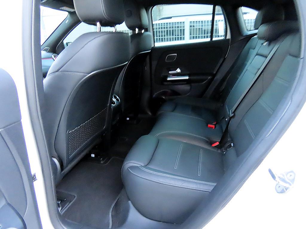 Mercedes Benz EQA - Vista 6