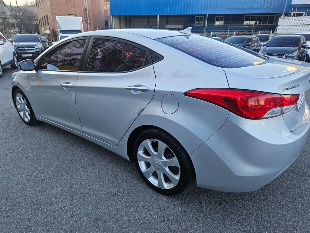 HYUNDAI Avante - Vista 4