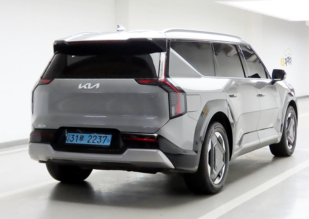 KIA EV9 - Vista 4