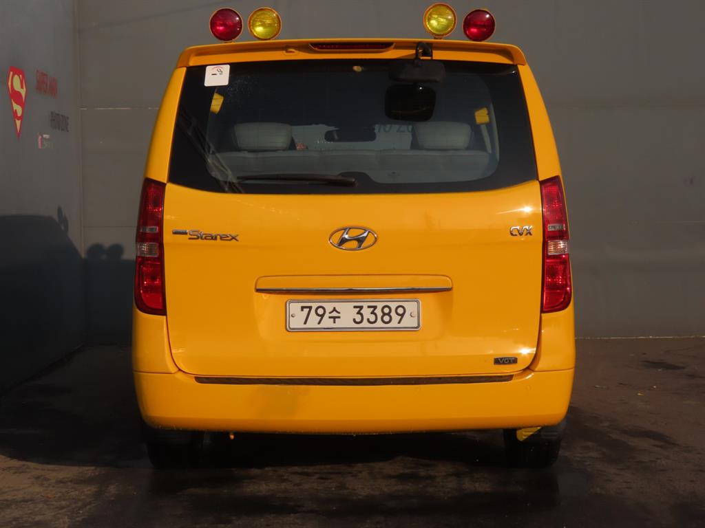 HYUNDAI Starex - Vista 7