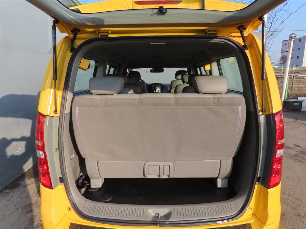 HYUNDAI Starex - Vista 9