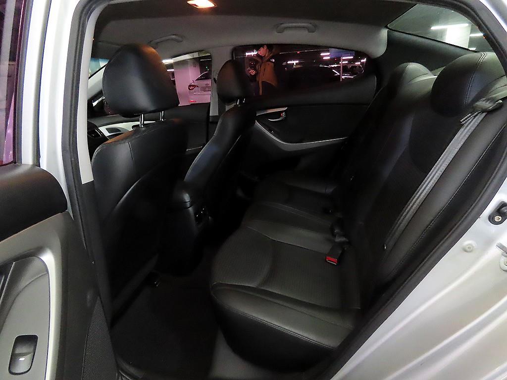 HYUNDAI Avante - Vista 7