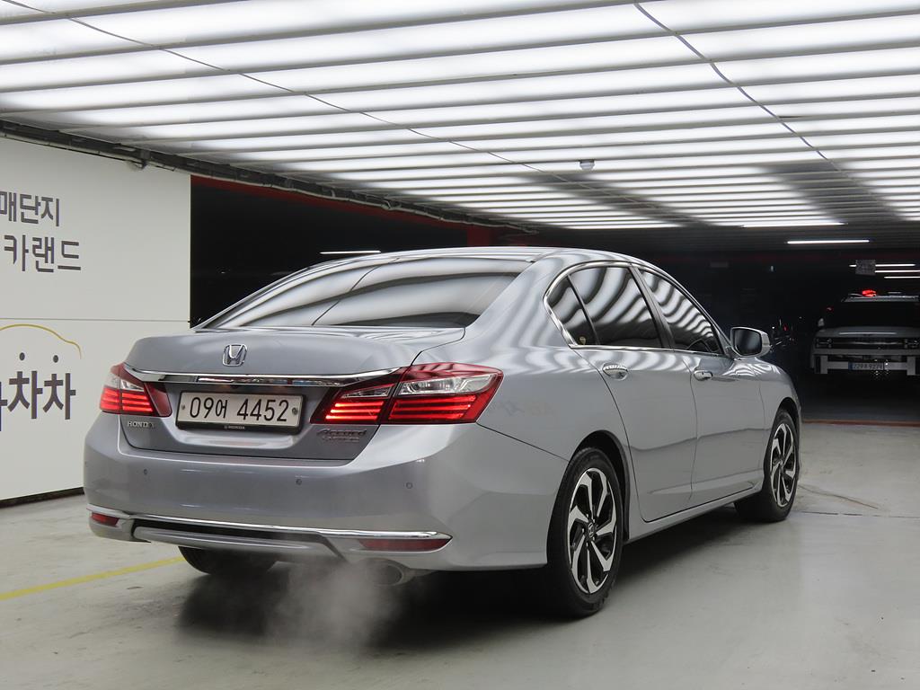 Honda Accord - Vista 4