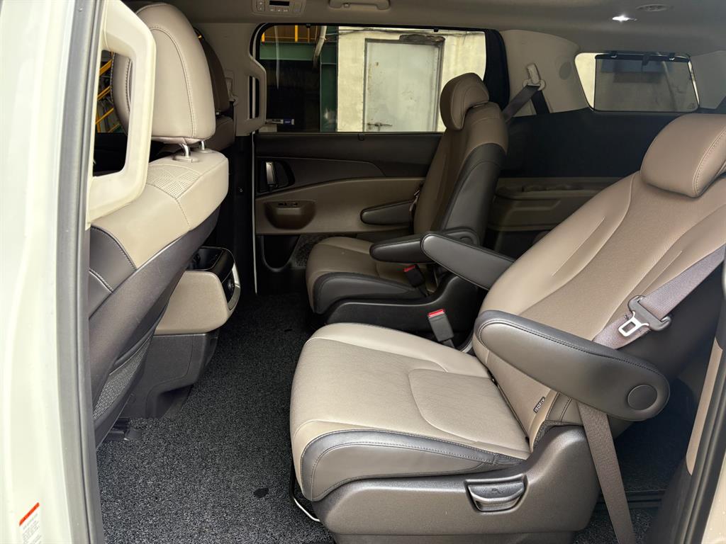 KIA Carnival - Vista 11