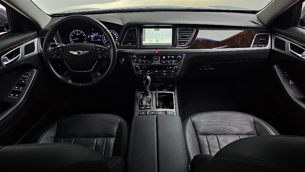 HYUNDAI Genesis - Vista 7